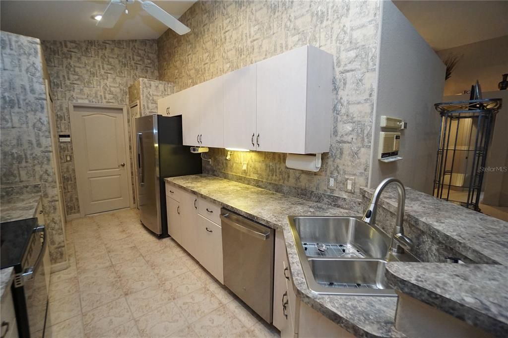 На продажу: $314,900 (2 спален, 2 ванн, 1753 Квадратных фут)