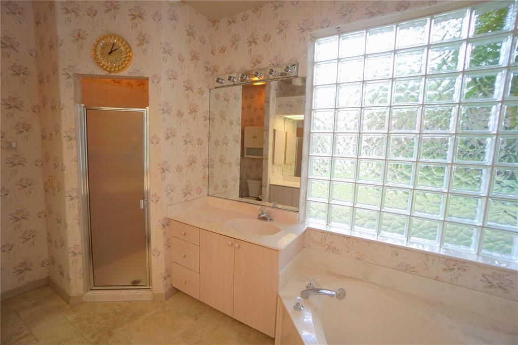 На продажу: $314,900 (2 спален, 2 ванн, 1753 Квадратных фут)