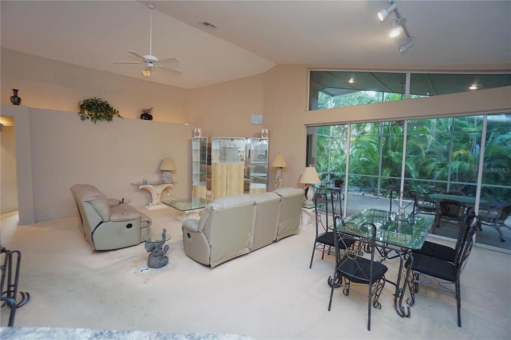 На продажу: $314,900 (2 спален, 2 ванн, 1753 Квадратных фут)