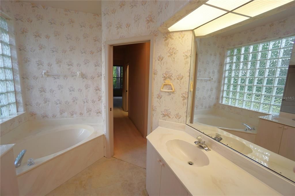 На продажу: $314,900 (2 спален, 2 ванн, 1753 Квадратных фут)