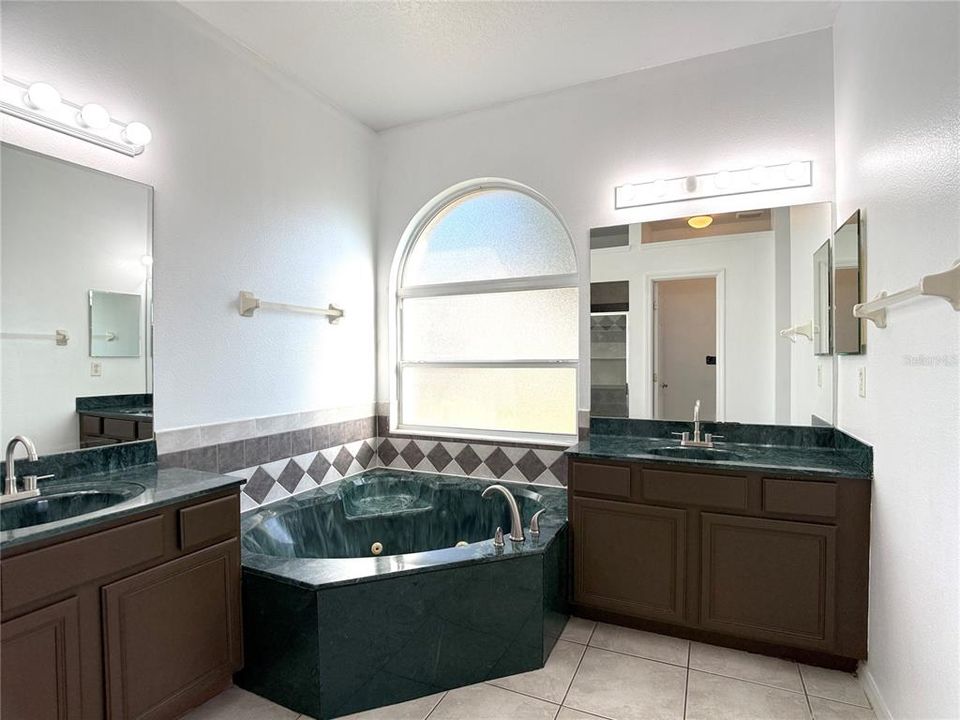 For Rent: $2,800 (4 beds, 3 baths, 2288 Square Feet)