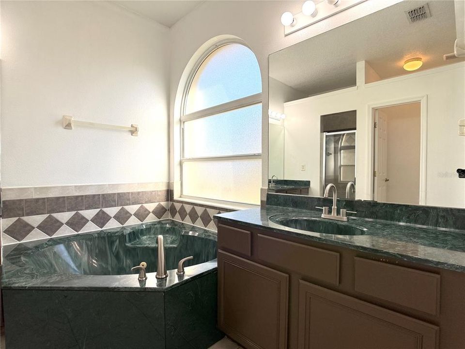 For Rent: $2,800 (4 beds, 3 baths, 2288 Square Feet)