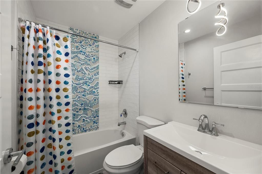 En Venta: $329,900 (3 camas, 2 baños, 1619 Pies cuadrados)