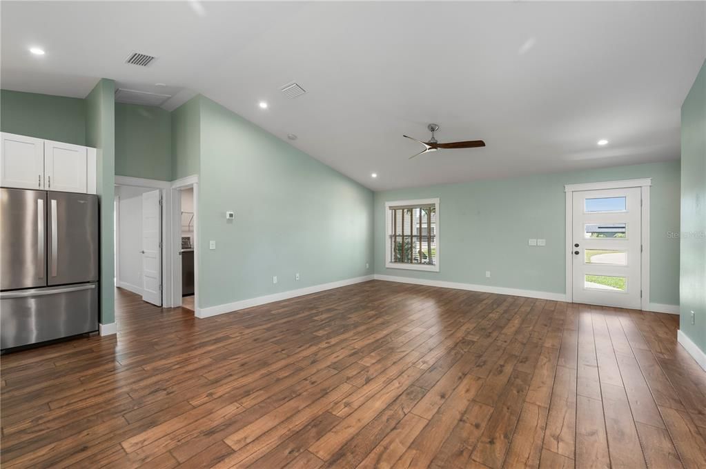 En Venta: $329,900 (3 camas, 2 baños, 1619 Pies cuadrados)