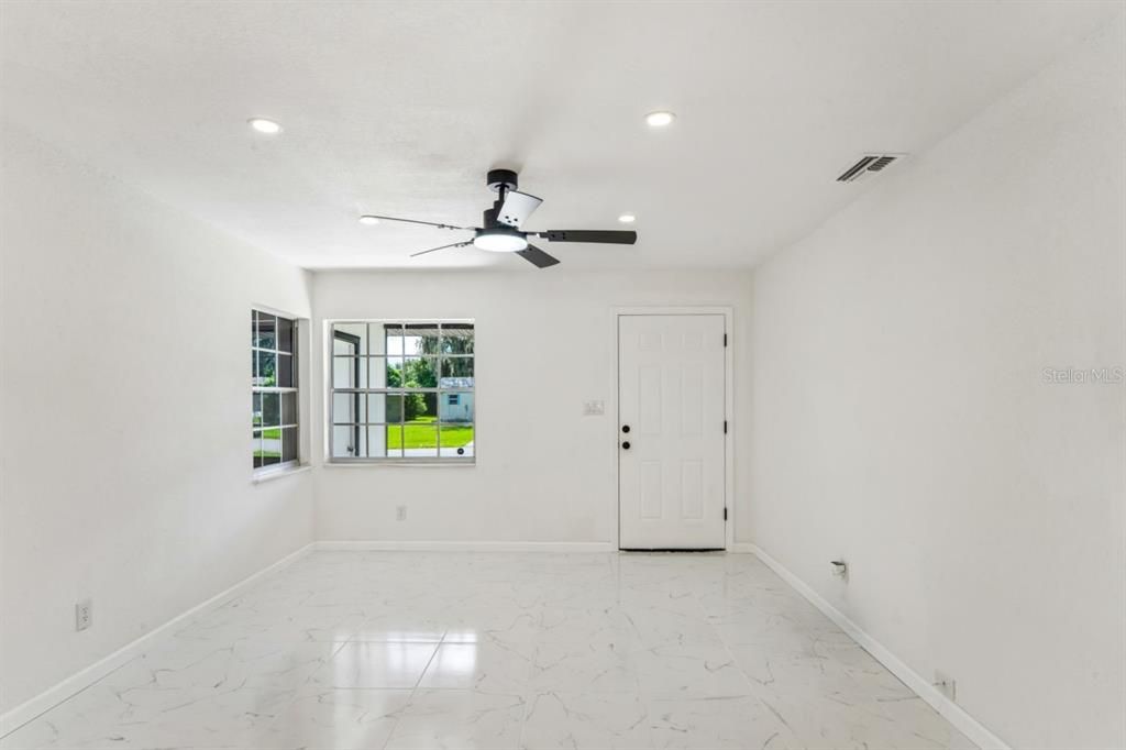 For Sale: $299,900 (3 beds, 2 baths, 1328 Square Feet)