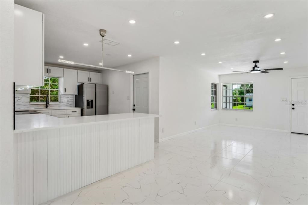 For Sale: $299,900 (3 beds, 2 baths, 1328 Square Feet)
