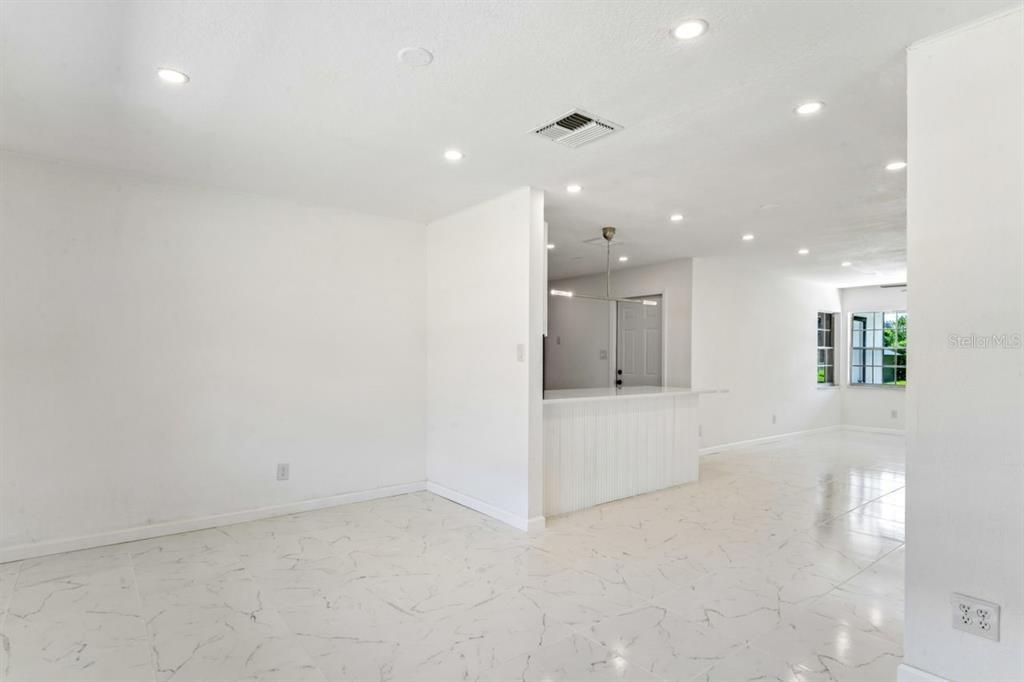 For Sale: $299,900 (3 beds, 2 baths, 1328 Square Feet)