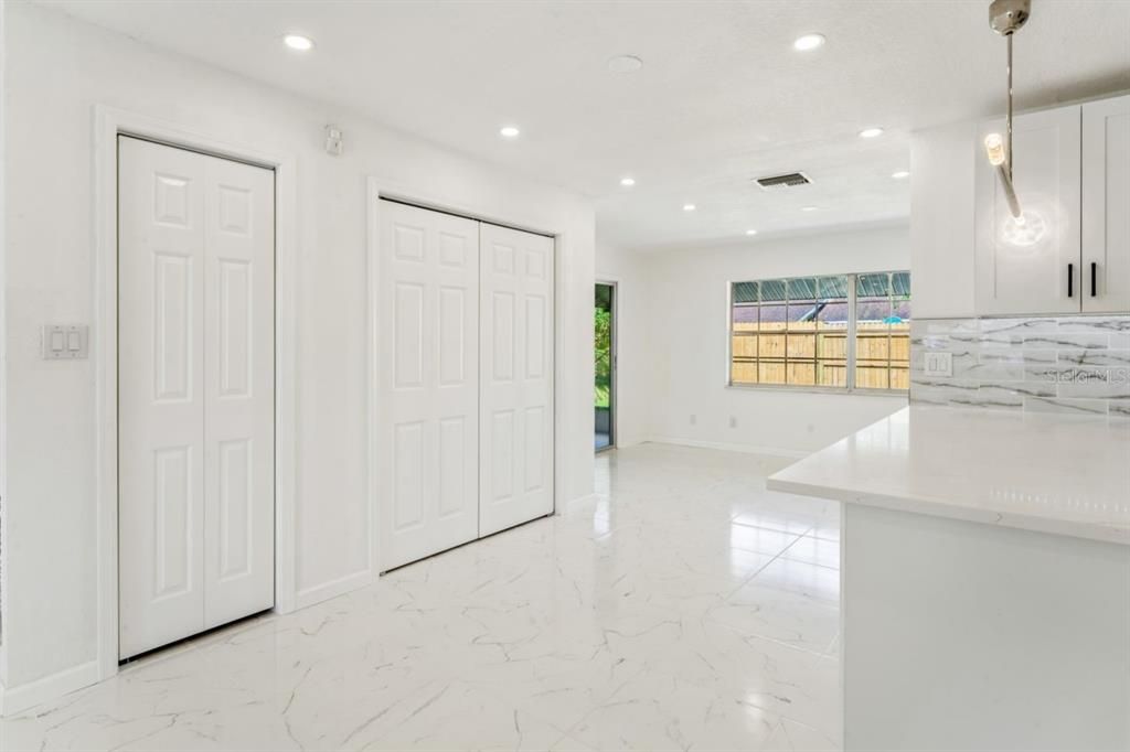For Sale: $299,900 (3 beds, 2 baths, 1328 Square Feet)