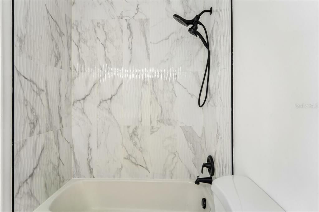 For Sale: $299,900 (3 beds, 2 baths, 1328 Square Feet)