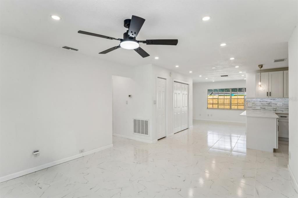 For Sale: $299,900 (3 beds, 2 baths, 1328 Square Feet)