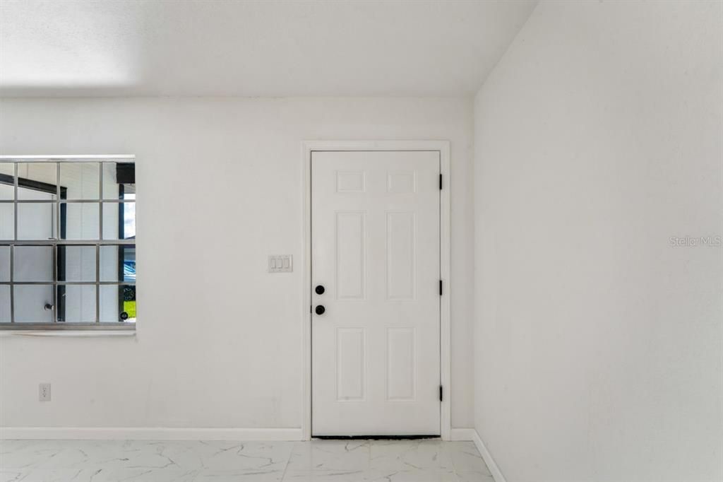 For Sale: $299,900 (3 beds, 2 baths, 1328 Square Feet)
