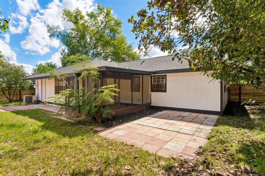 For Sale: $299,900 (3 beds, 2 baths, 1328 Square Feet)