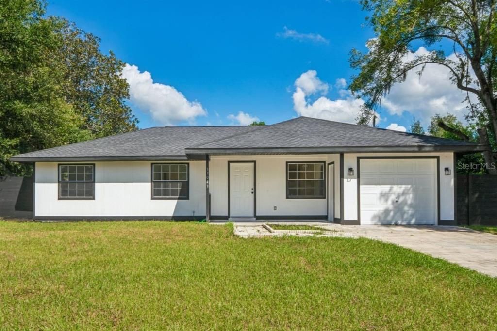 For Sale: $299,900 (3 beds, 2 baths, 1328 Square Feet)