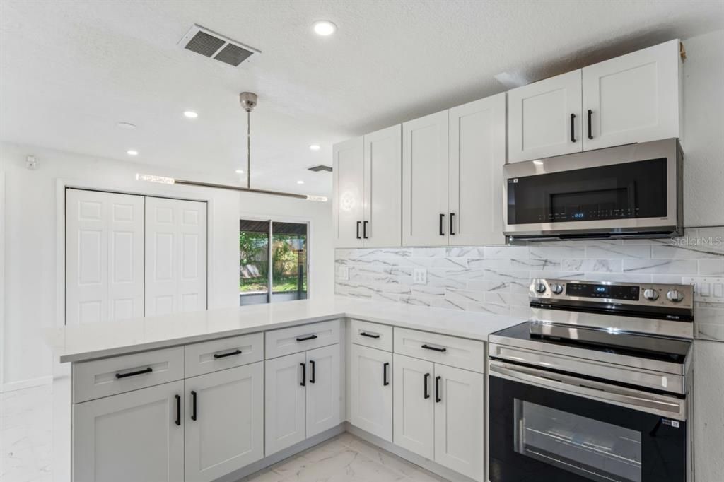 For Sale: $299,900 (3 beds, 2 baths, 1328 Square Feet)