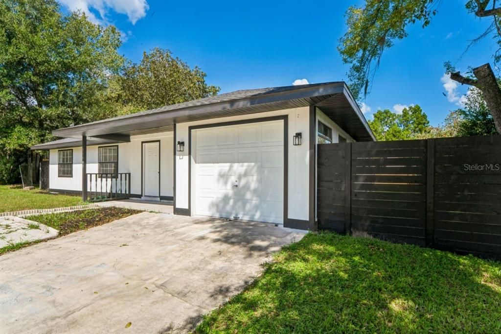 For Sale: $299,900 (3 beds, 2 baths, 1328 Square Feet)