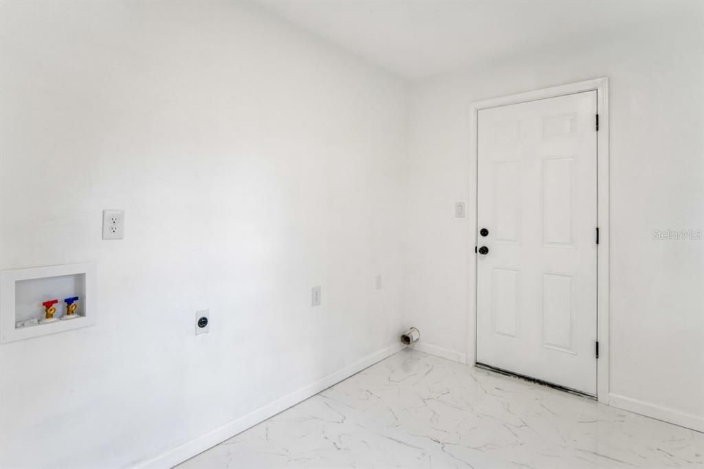 For Sale: $299,900 (3 beds, 2 baths, 1328 Square Feet)