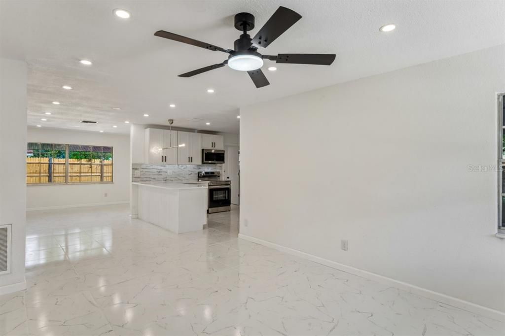 For Sale: $299,900 (3 beds, 2 baths, 1328 Square Feet)
