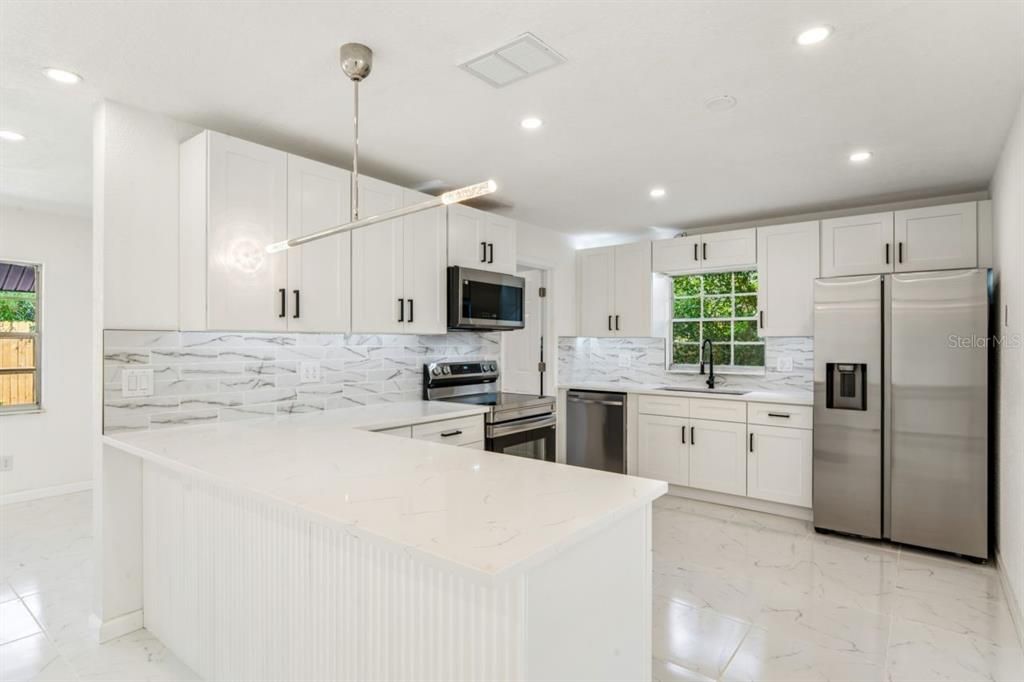 For Sale: $299,900 (3 beds, 2 baths, 1328 Square Feet)