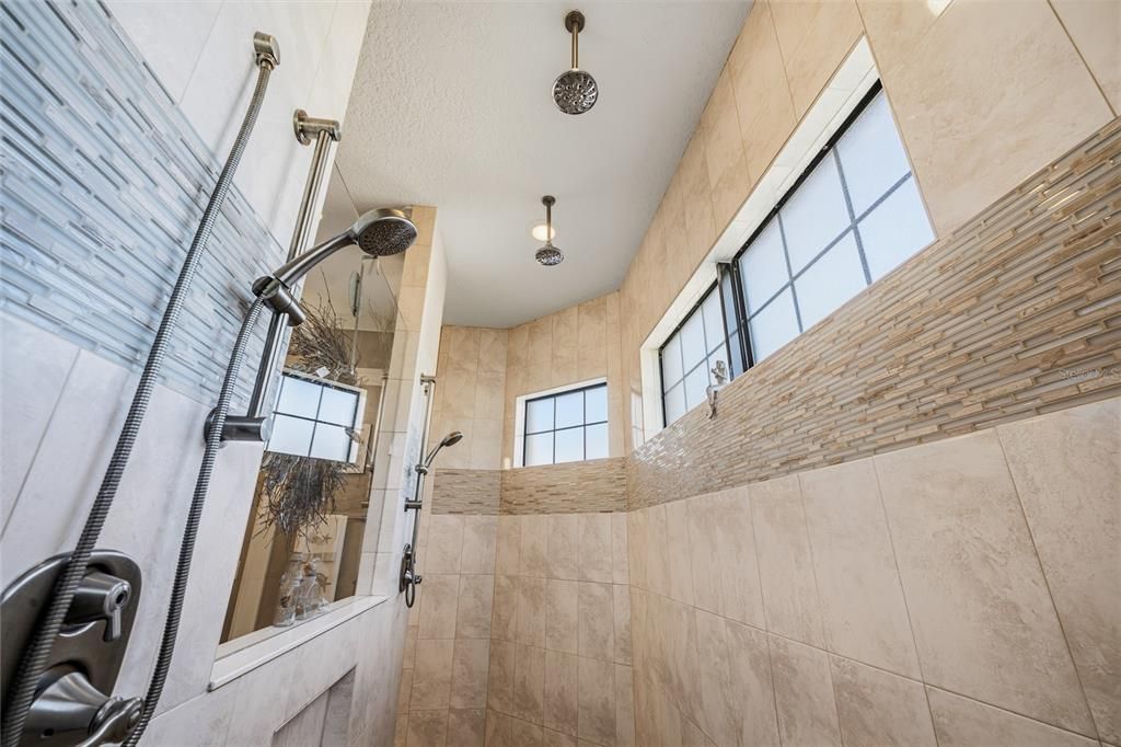 En Venta: $890,000 (4 camas, 3 baños, 3019 Pies cuadrados)