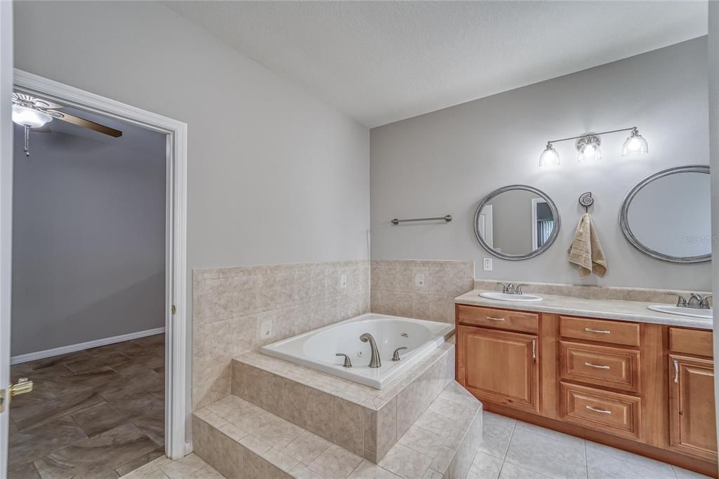 For Sale: $1,400,000 (4 beds, 3 baths, 3028 Square Feet)
