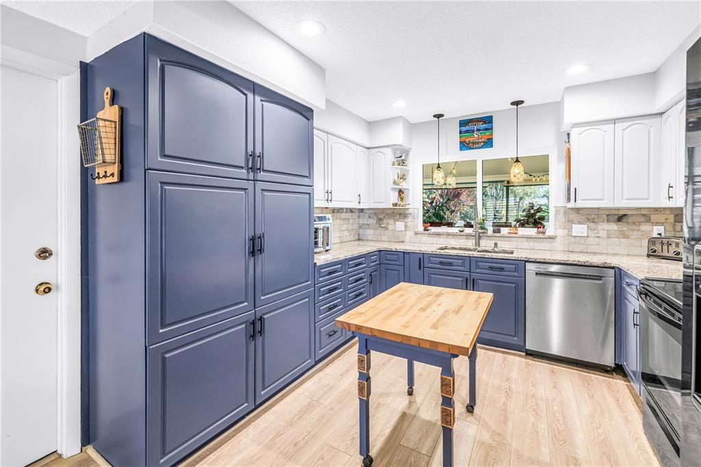 На продажу: $272,900 (2 спален, 2 ванн, 1495 Квадратных фут)