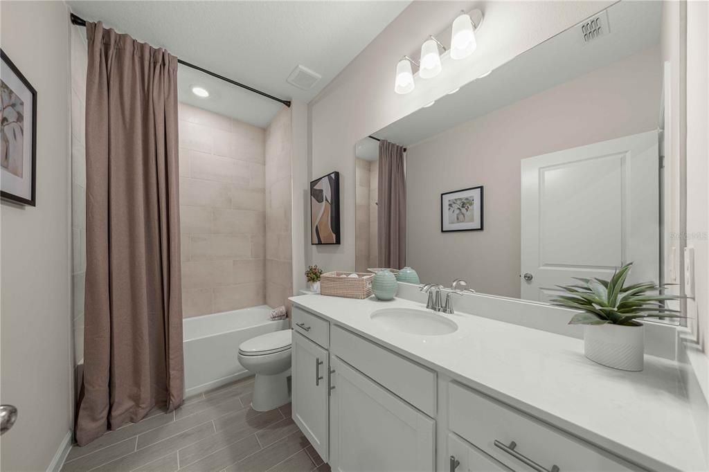 На продажу: $366,990 (3 спален, 2 ванн, 2232 Квадратных фут)