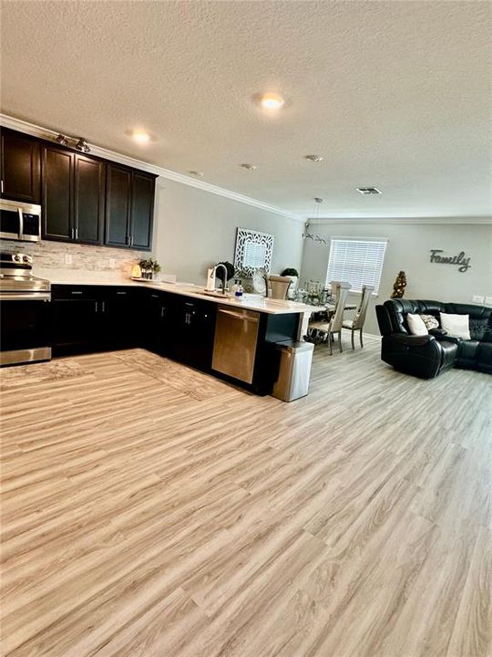 For Sale: $530,000 (4 beds, 3 baths, 3280 Square Feet)