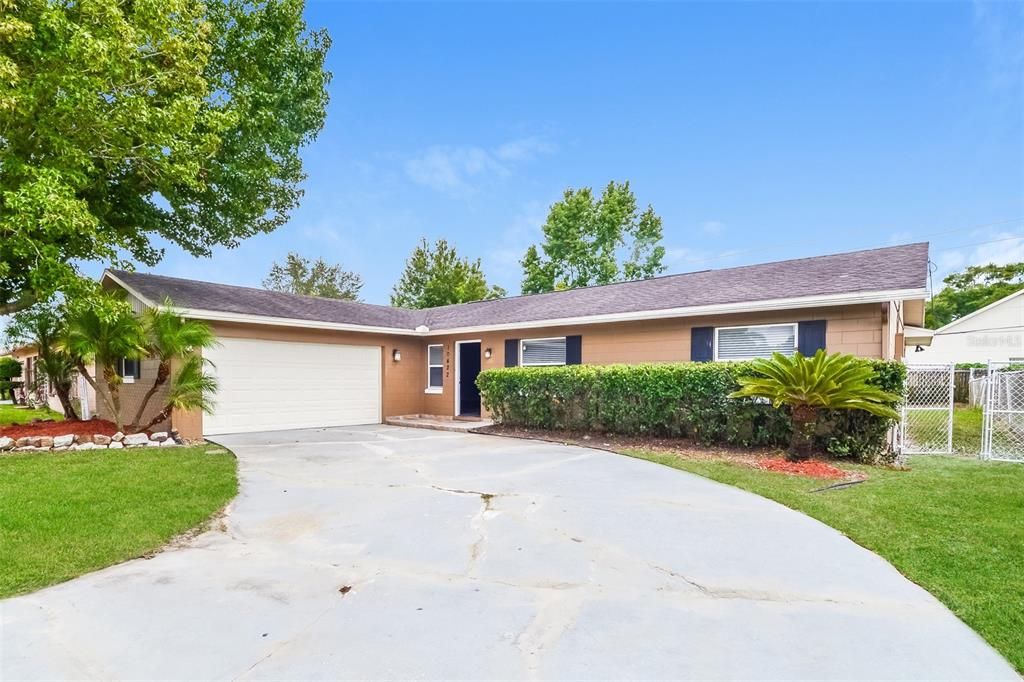 For Sale: $400,000 (3 beds, 2 baths, 2016 Square Feet)