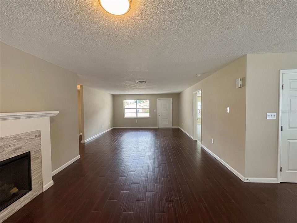 En Venta: $369,900 (3 camas, 2 baños, 1756 Pies cuadrados)