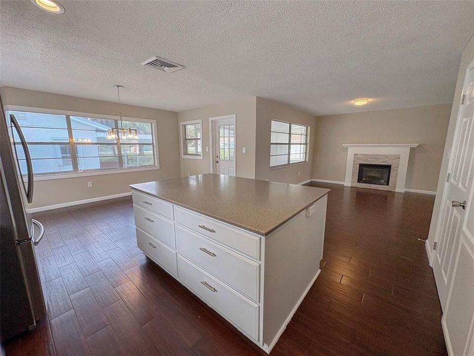 En Venta: $369,900 (3 camas, 2 baños, 1756 Pies cuadrados)
