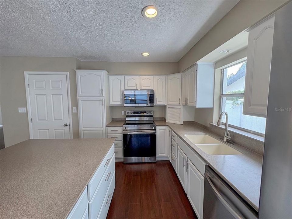 En Venta: $369,900 (3 camas, 2 baños, 1756 Pies cuadrados)