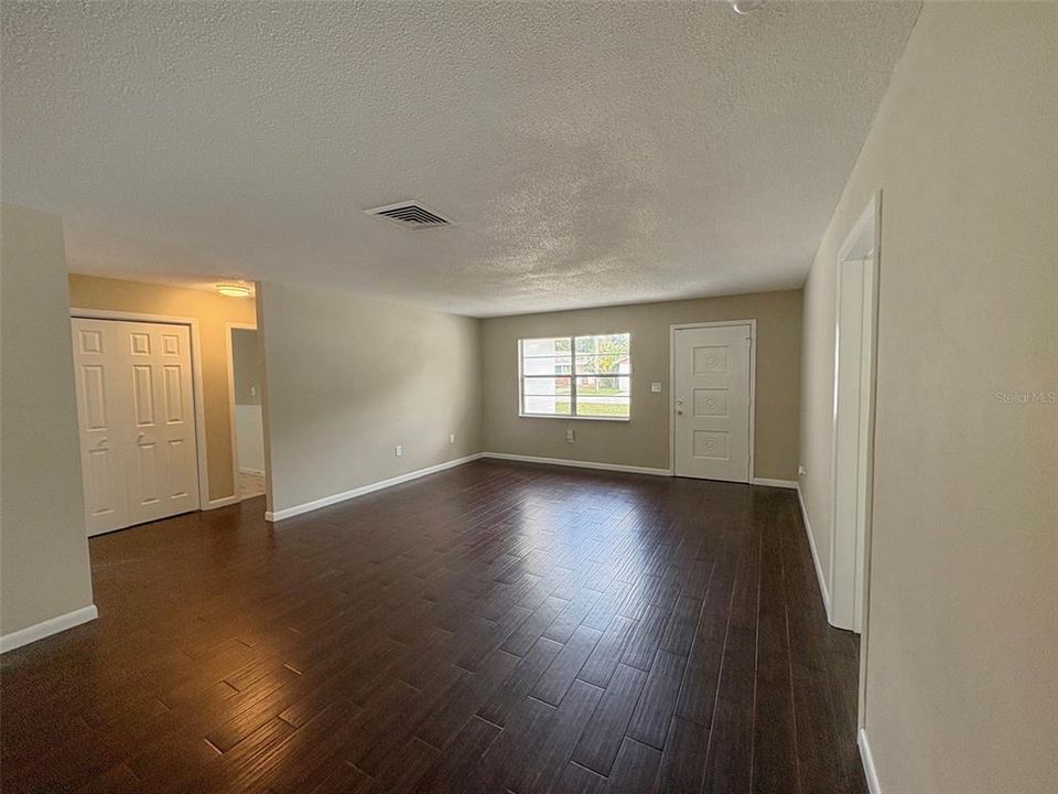 En Venta: $369,900 (3 camas, 2 baños, 1756 Pies cuadrados)