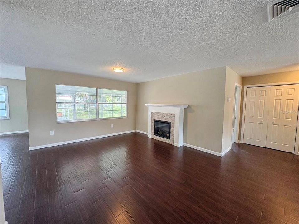 En Venta: $369,900 (3 camas, 2 baños, 1756 Pies cuadrados)