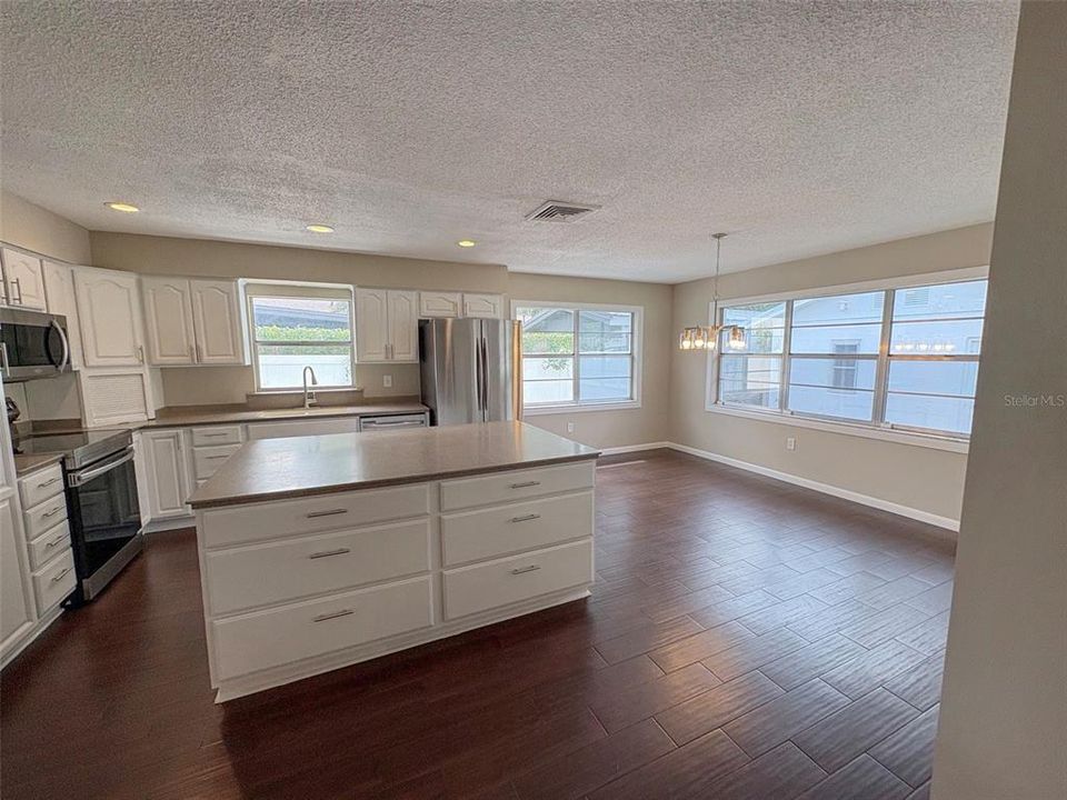 En Venta: $369,900 (3 camas, 2 baños, 1756 Pies cuadrados)