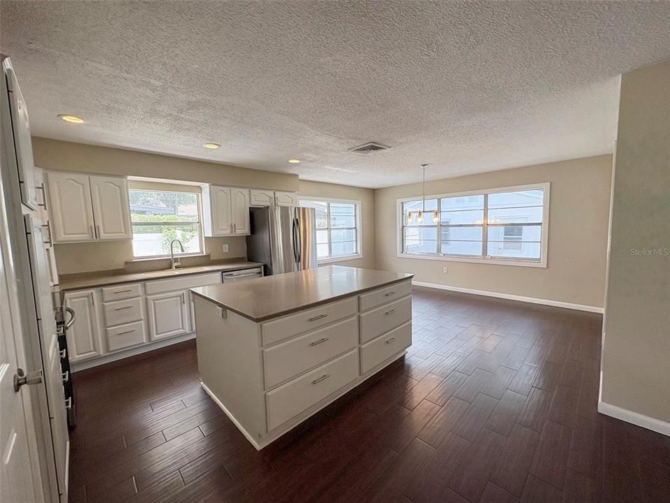 En Venta: $369,900 (3 camas, 2 baños, 1756 Pies cuadrados)