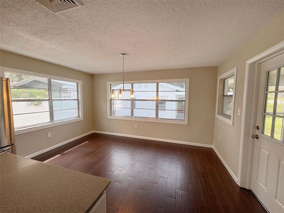 En Venta: $369,900 (3 camas, 2 baños, 1756 Pies cuadrados)