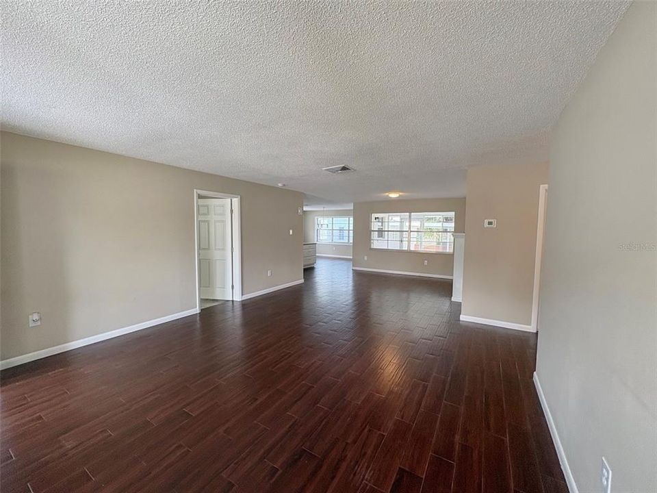 En Venta: $369,900 (3 camas, 2 baños, 1756 Pies cuadrados)