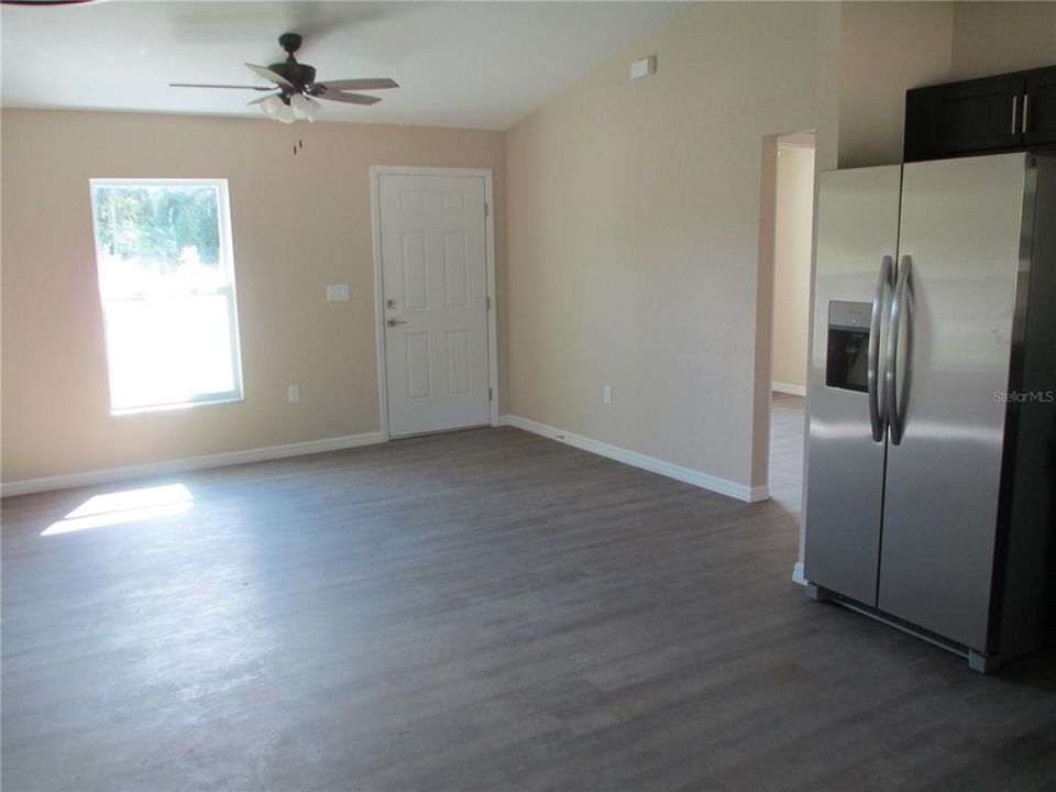 For Sale: $215,000 (3 beds, 2 baths, 1000 Square Feet)