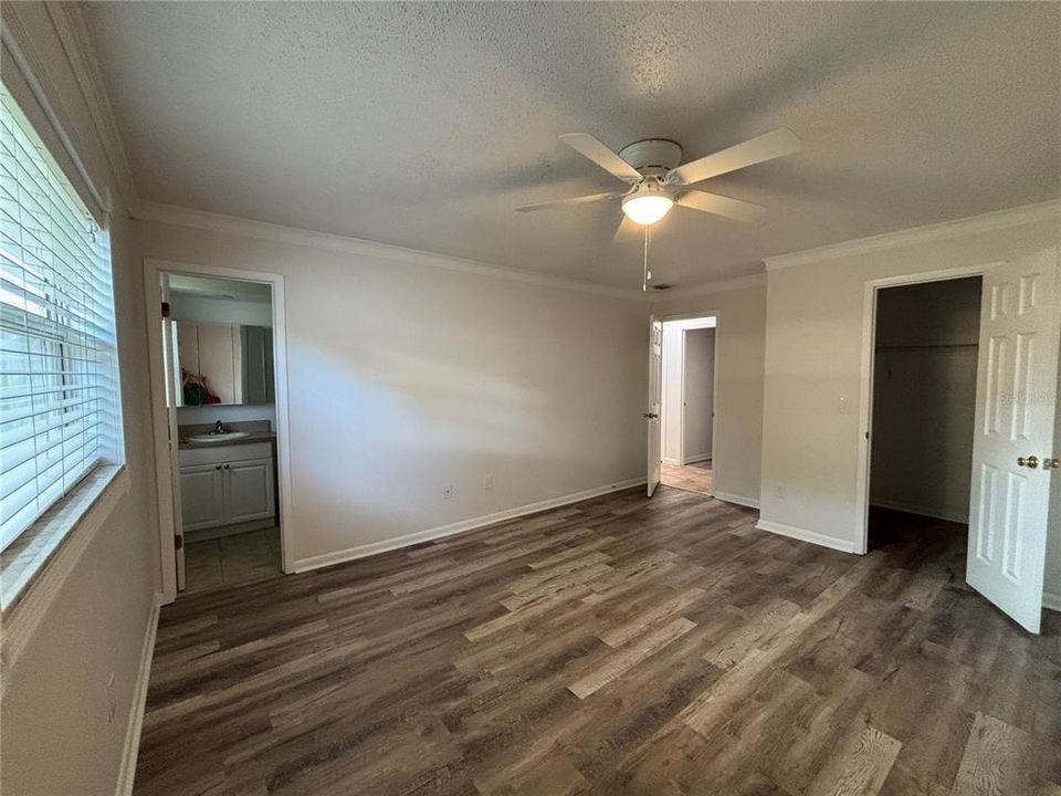 For Sale: $399,900 (3 beds, 2 baths, 1655 Square Feet)