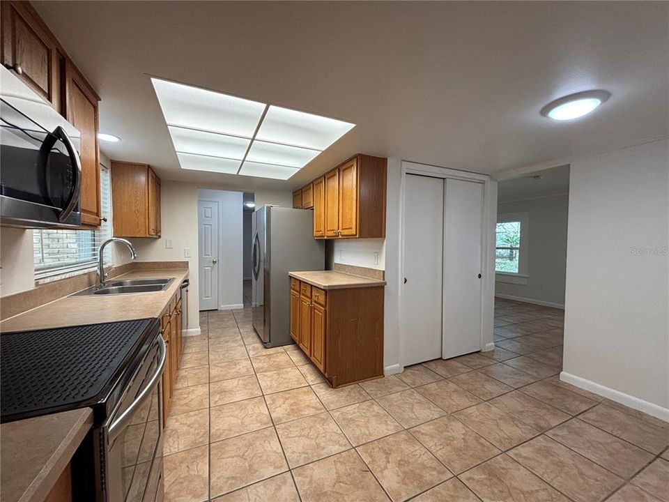 For Sale: $399,900 (3 beds, 2 baths, 1655 Square Feet)
