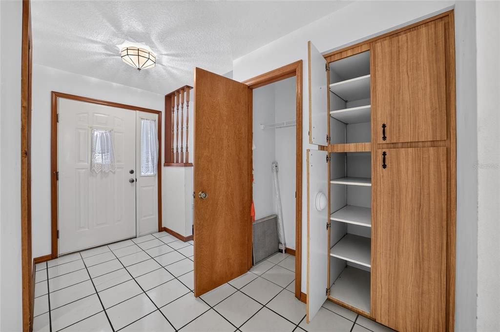На продажу: $229,900 (2 спален, 2 ванн, 1579 Квадратных фут)
