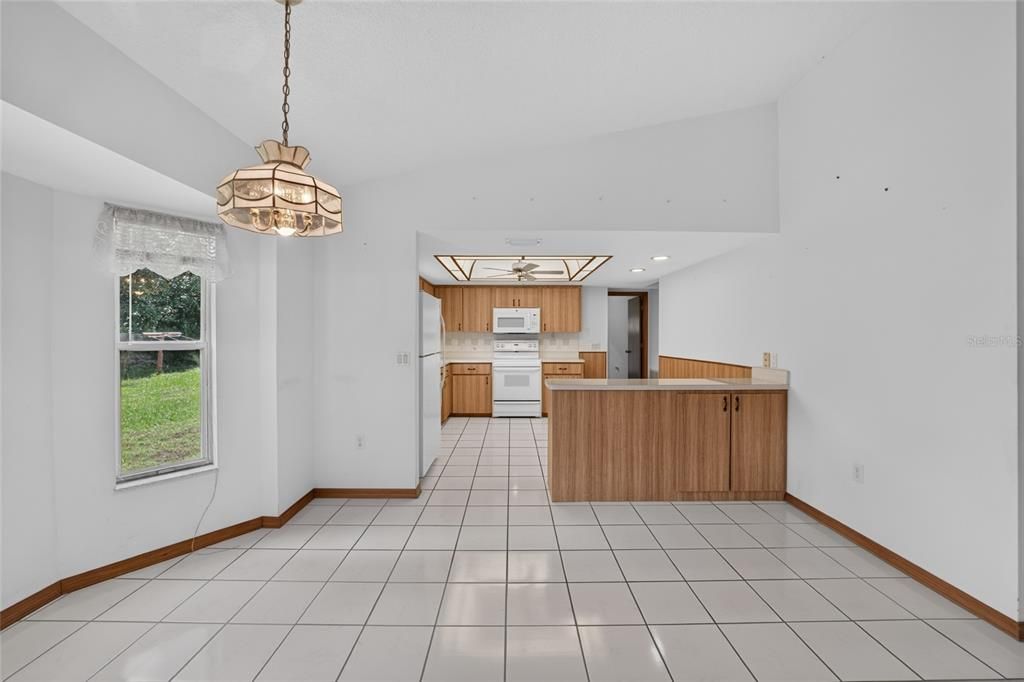 На продажу: $229,900 (2 спален, 2 ванн, 1579 Квадратных фут)