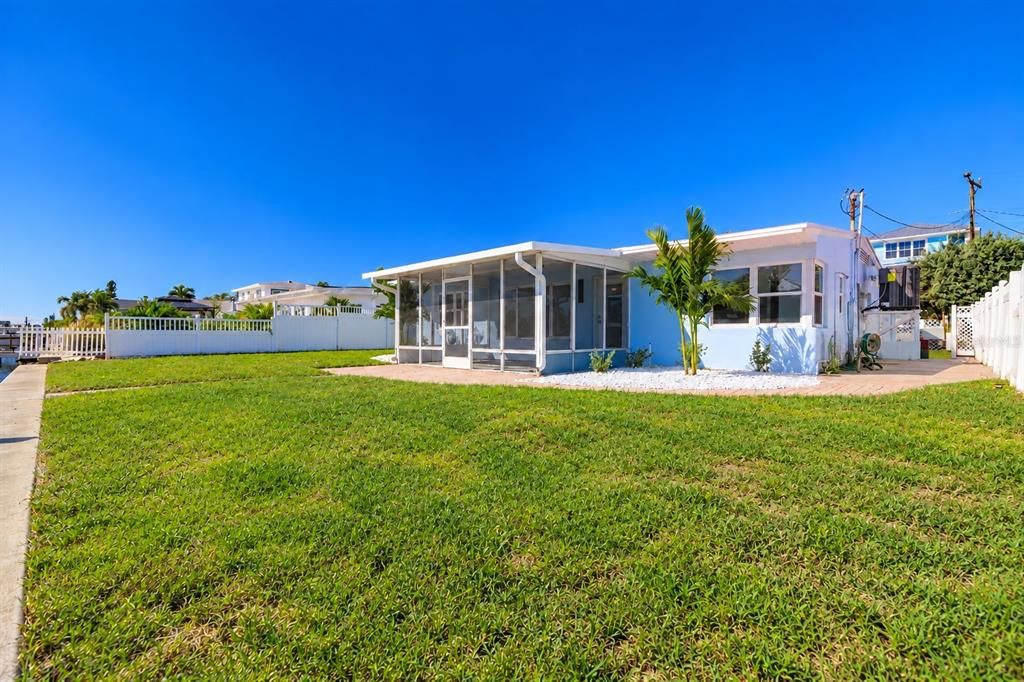 For Sale: $995,000 (3 beds, 2 baths, 1764 Square Feet)