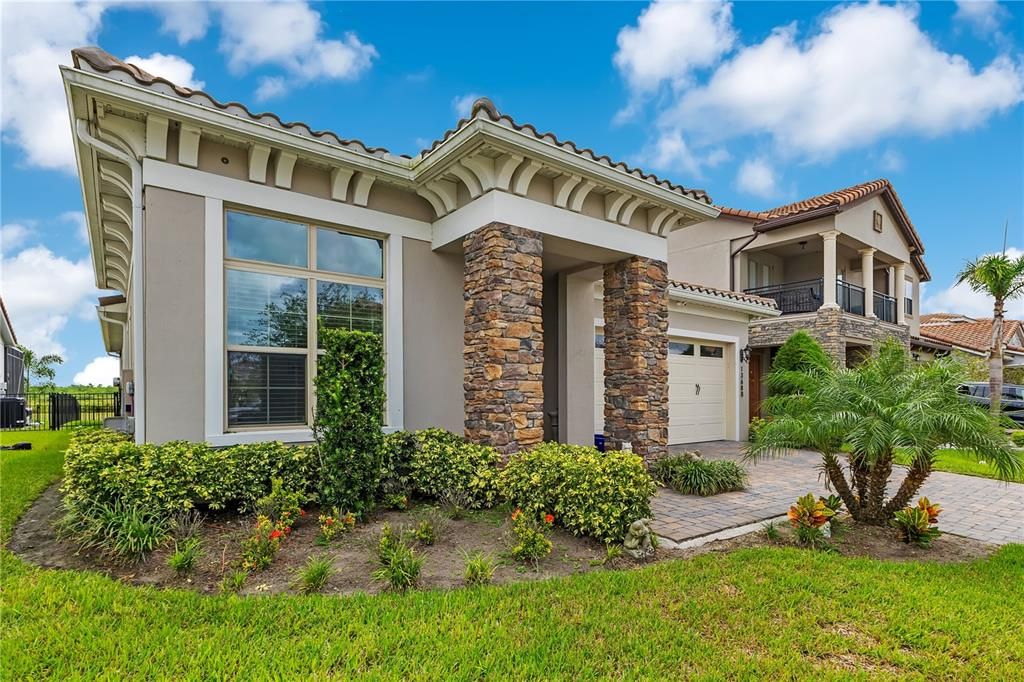 En Venta: $899,000 (3 camas, 2 baños, 2410 Pies cuadrados)