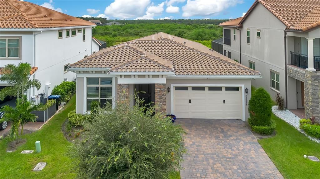 En Venta: $899,000 (3 camas, 2 baños, 2410 Pies cuadrados)