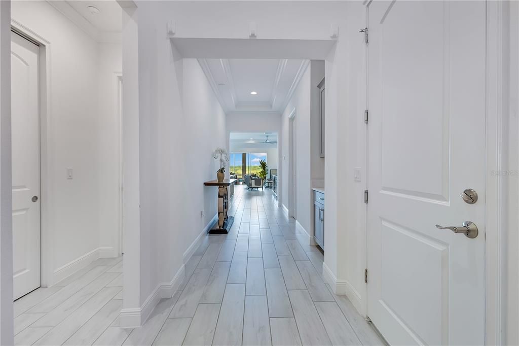 En Venta: $899,000 (3 camas, 2 baños, 2410 Pies cuadrados)