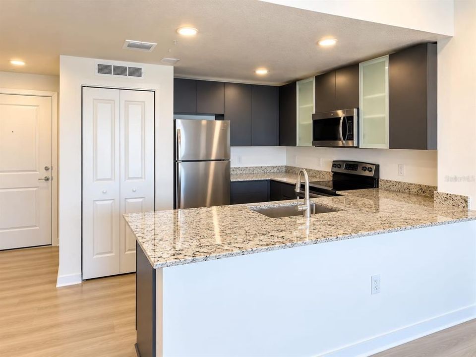 For Rent: $1,550 (1 beds, 1 baths, 750 Square Feet)