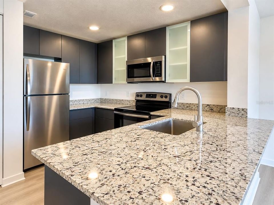 For Rent: $1,550 (1 beds, 1 baths, 750 Square Feet)