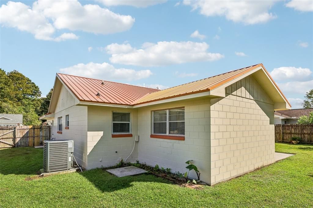 На продажу: $425,000 (4 спален, 2 ванн, 1461 Квадратных фут)
