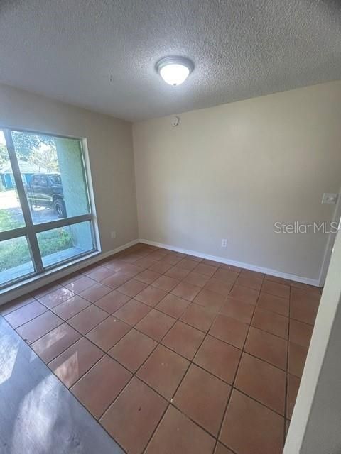 En Renta: $1,795 (3 camas, 1 baños, 1337 Pies cuadrados)
